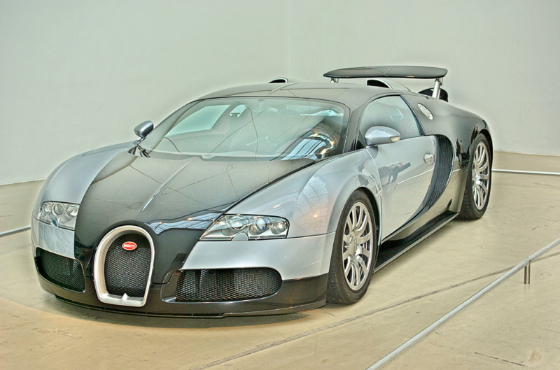 Bugatti_Veyron_10_06_09.jpg