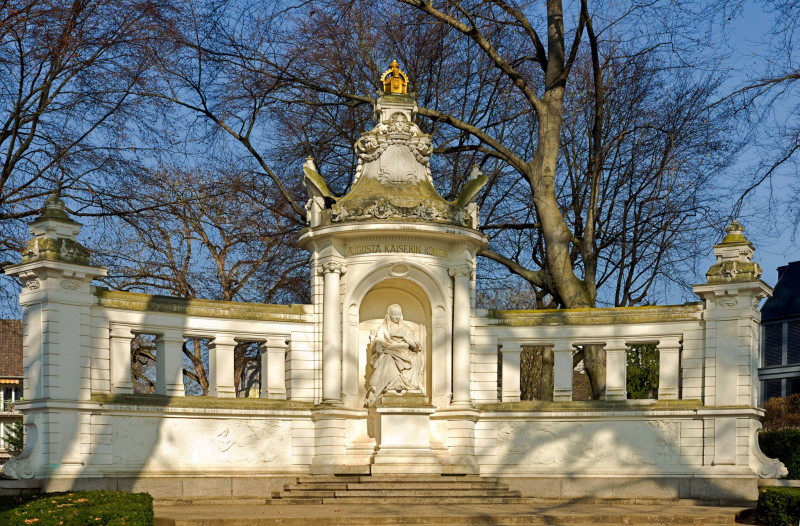 IMGP8931_Augustadenkmal_FT.jpg